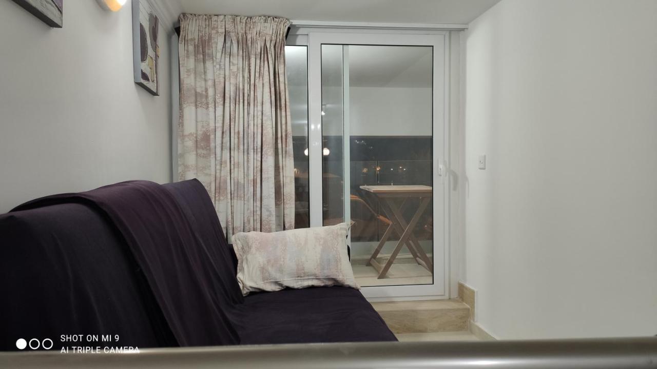 Aquamarine Sea Front Apartments - Elevated Ground Floor With Balcony And Yard Марсаскала Екстер'єр фото