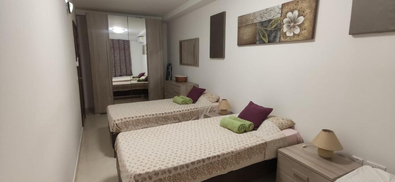 Aquamarine Sea Front Apartments - Elevated Ground Floor With Balcony And Yard Марсаскала Екстер'єр фото